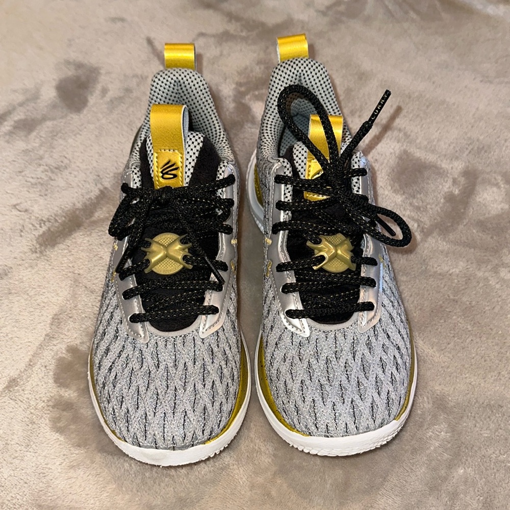 Curry UA Boys Basketball Shoes